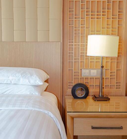 带城市景观和大床的豪华房间, Zhuhai Marriott