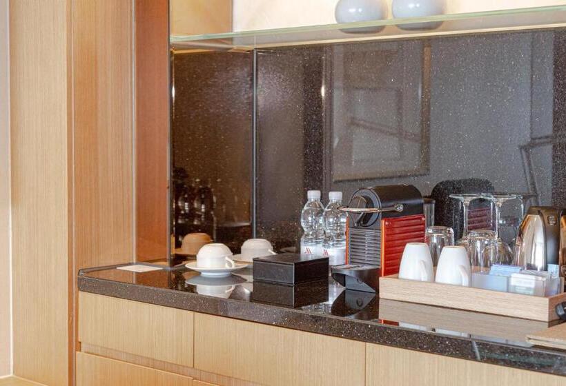 带大床的俱乐部房间, Zhuhai Marriott