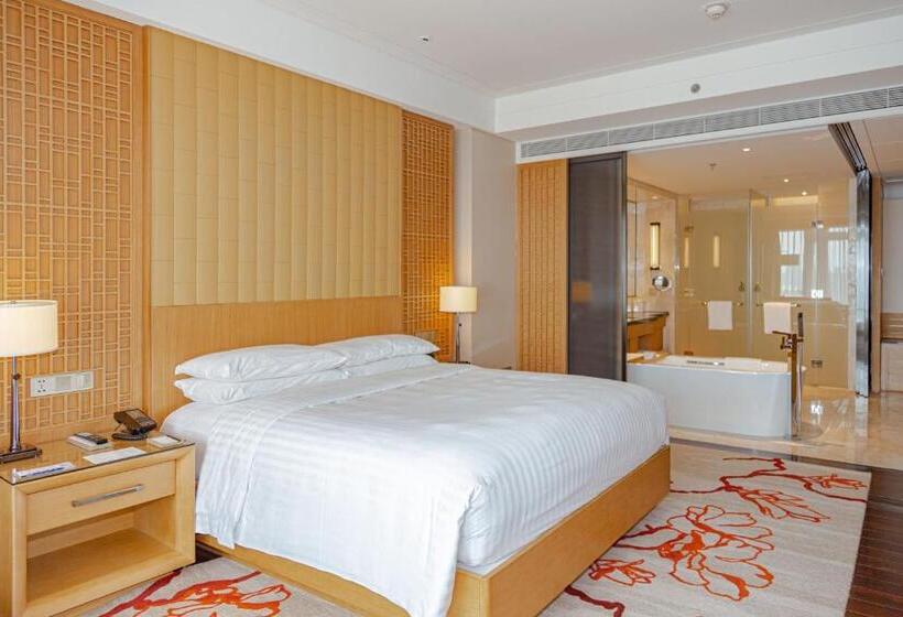 带双人大床的行政管理套房, Zhuhai Marriott