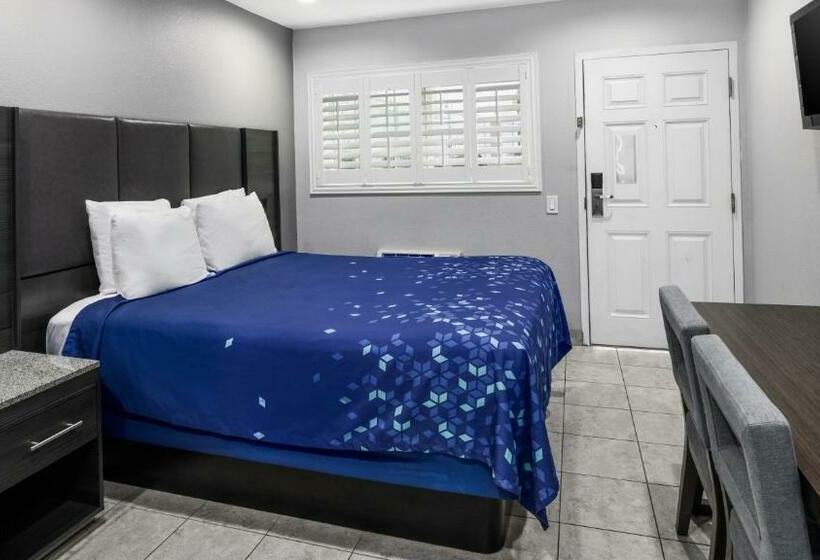 스탠다드 스튜디오, Scandia Motel