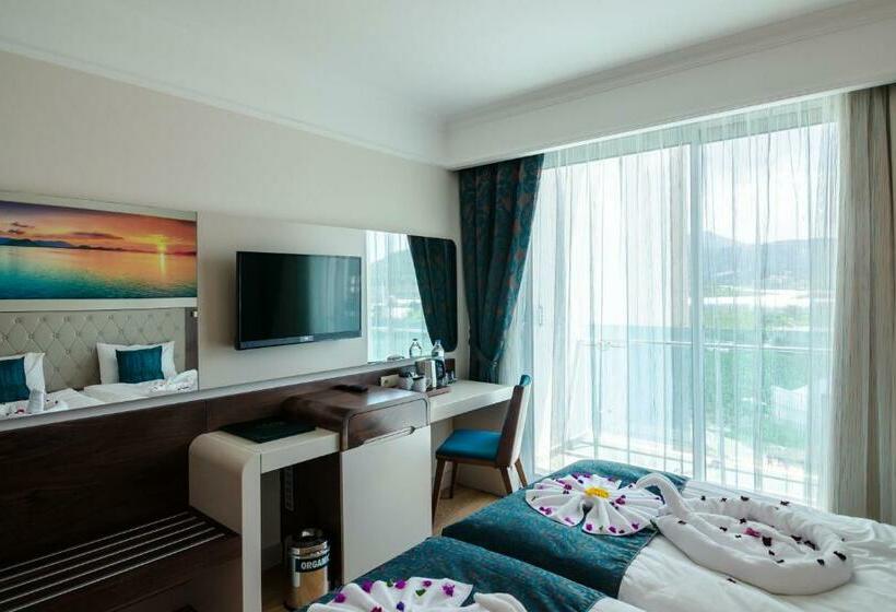Номер Стандарт Вид на Море с Балконом, The Lumos Deluxe Resort Hotel & Spa