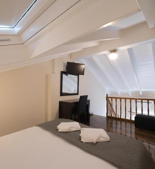Люкс с Балконом, Nikolaos Pension