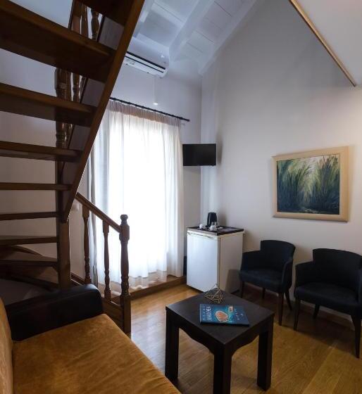 Люкс с Балконом, Nikolaos Pension
