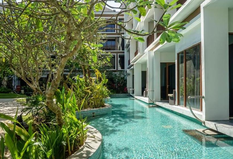 Номер Deluxe, Golden Tulip Jineng Resort Bali