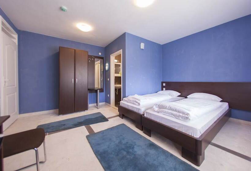 Chambre Standard, Hayat Hills