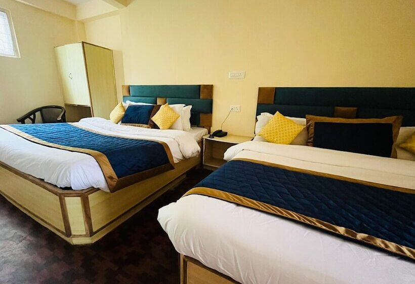 패밀리 스위트, The Ashoka Inn 300mts Walkable From Mall Road