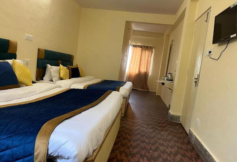 패밀리 스위트, The Ashoka Inn 300mts Walkable From Mall Road