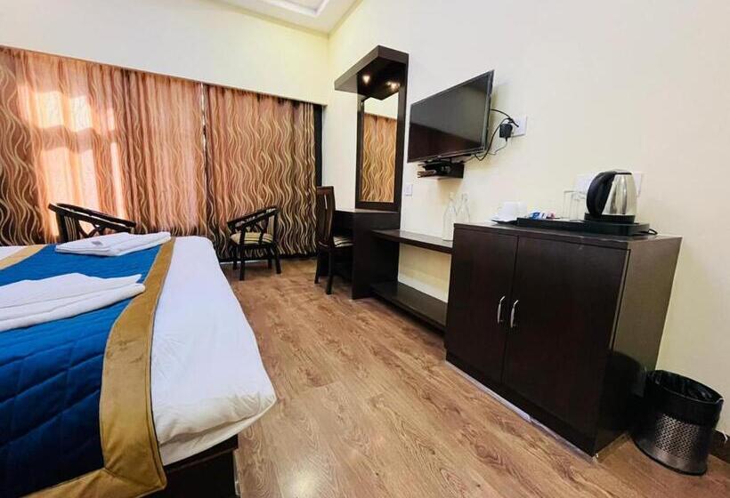 디럭스 룸 킹사이즈 침대, The Ashoka Inn 300mts Walkable From Mall Road
