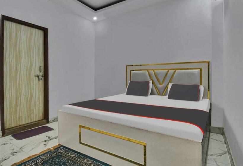Трехместный Номер Классика, Oyo Flagship 81356  Royal Paradise