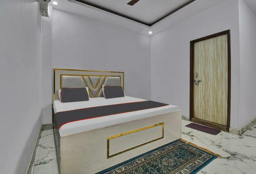 Трехместный Номер Классика, Oyo Flagship 81356  Royal Paradise