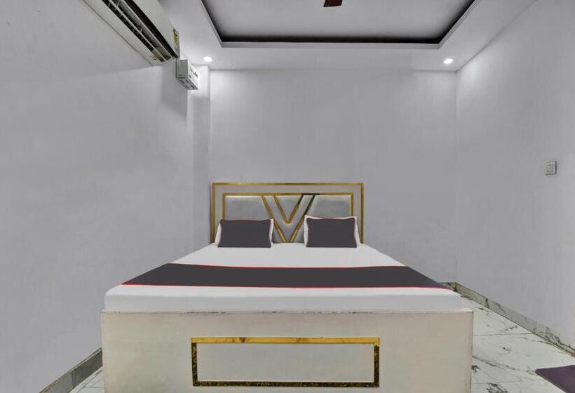 Трехместный Номер Классика, Oyo Flagship 81356  Royal Paradise