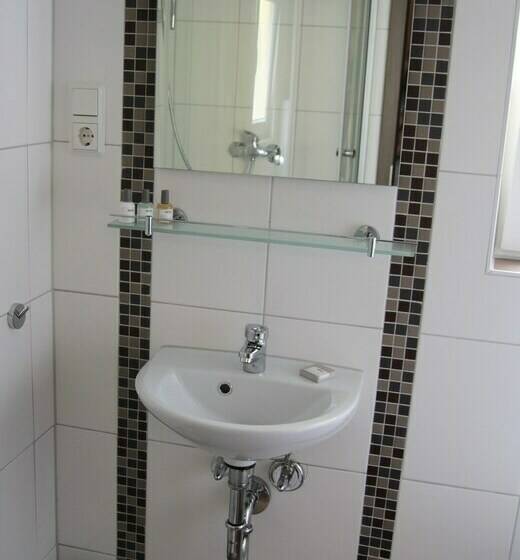 اتاق استاندارد یک نفره, Apado Hotel Garni
