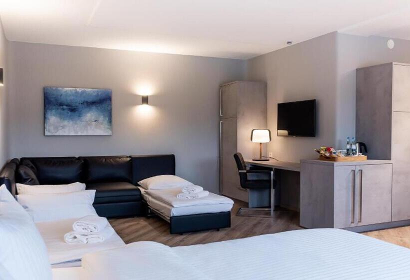 Люкс Deluxe Кровать Кинг, Circle Inn