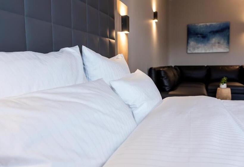 Люкс Deluxe Кровать Кинг, Circle Inn