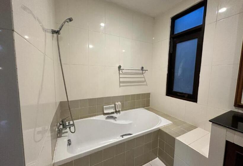 اتاق لوکس با چشم‌انداز دریا, Kooncharaburi Resort   Koh Chang