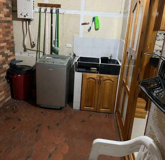 家庭间, Pacifica Hostel