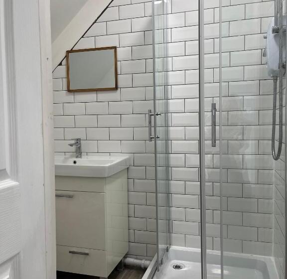 Семейный Номер, Elemental Surf Lodge