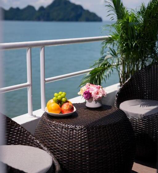 سوییت جونیور با بالکن, Catherine Cruises Ha Long Bay
