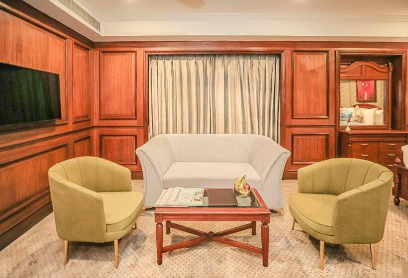 Номер Superior Кровать Кинг, Regenta Central Lucknow By Royal Orchid Hotels Limited