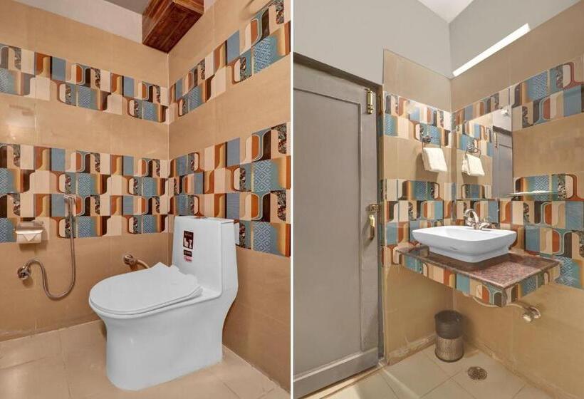 Трехместный Номер Классика, Oyo Flagship 80887  Holiday Inn