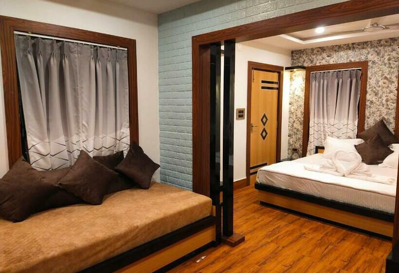 Люкс Повышенной Комфортности, Charulata Residency
