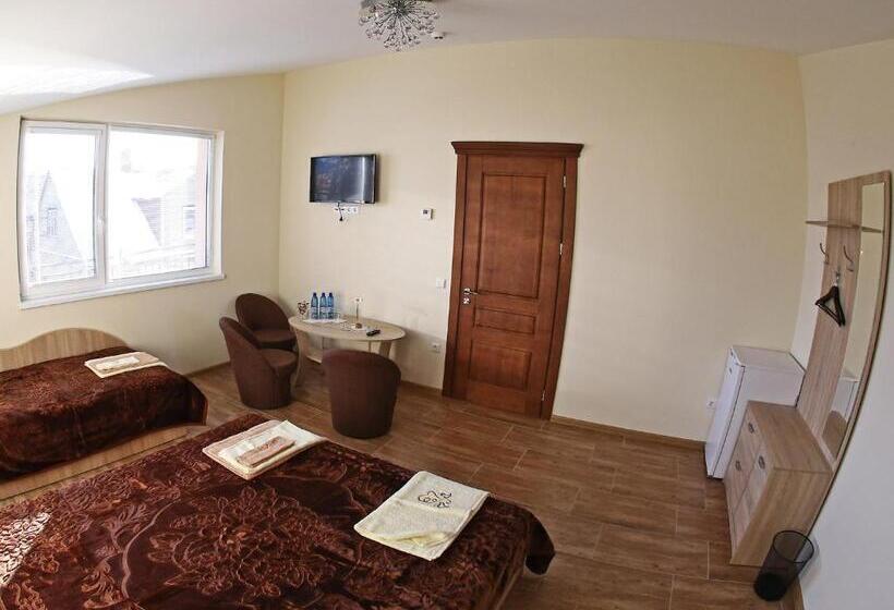 اتاق راحتی سه تخته, Juro Guest House