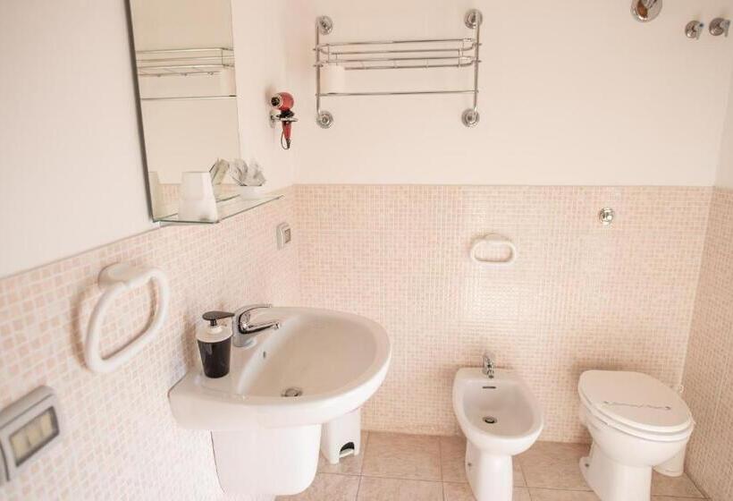 Четырехместный Номер Стандарт, B&b New Triscele