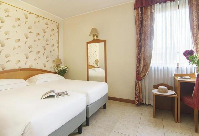 Трехместный Номер Классика, Bes Hotel Villa Zoia