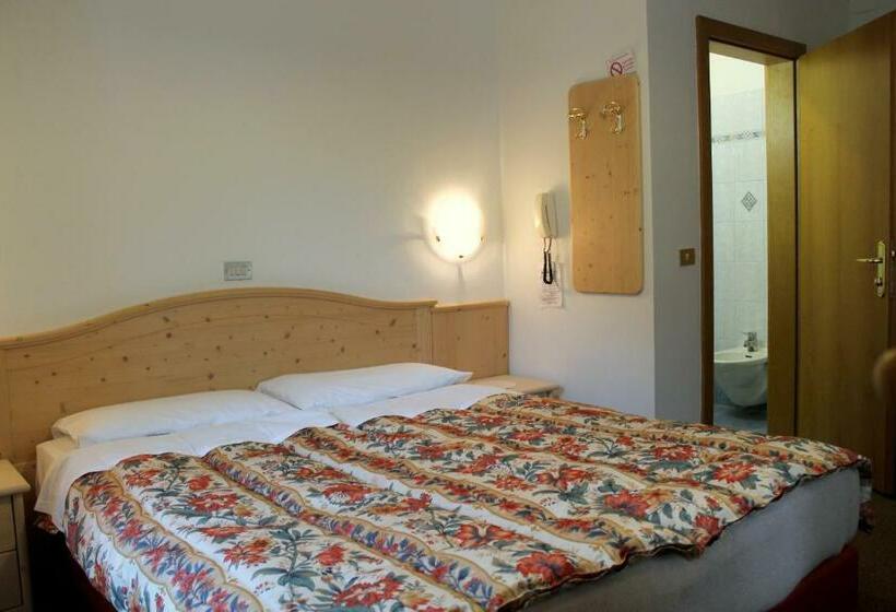 اتاق استاندارد سه نفره, Albergo Trentino