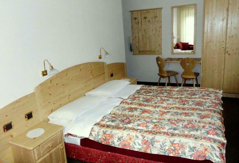 اتاق استاندارد سه نفره, Albergo Trentino