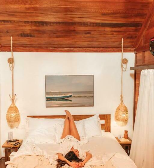 Deluxe Bungalow, Hurricane Jeri