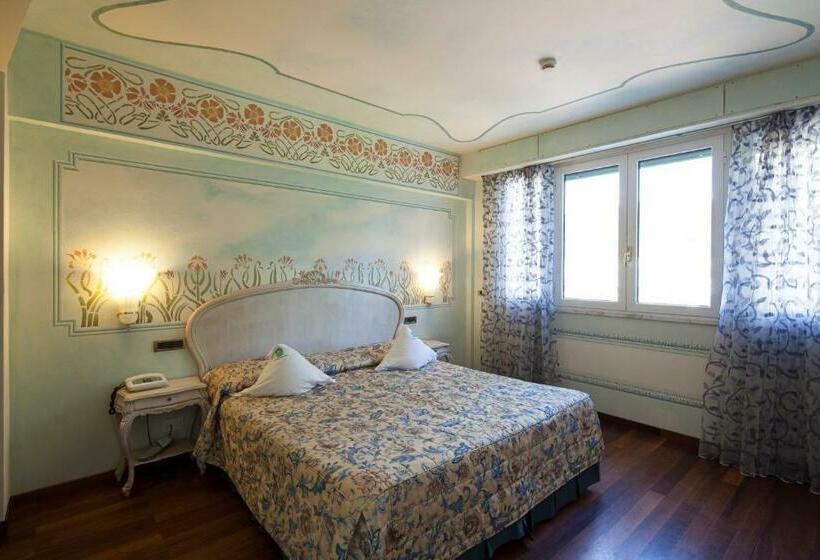 Полулюкс, Suite Hotel Nettuno