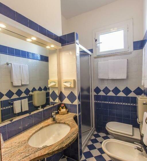 Chambre Triple Classique, Touring