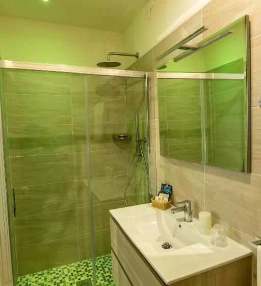 Chambre Prestige, Touring