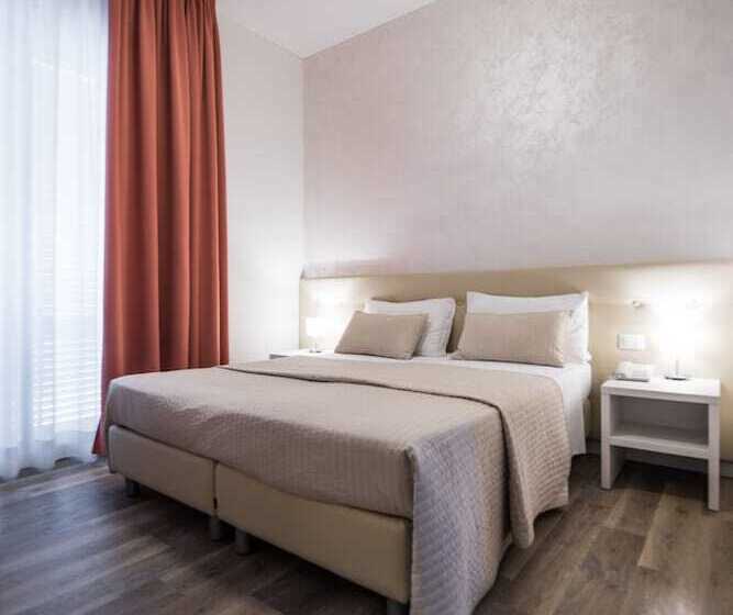 Chambre Triple Classique, Touring