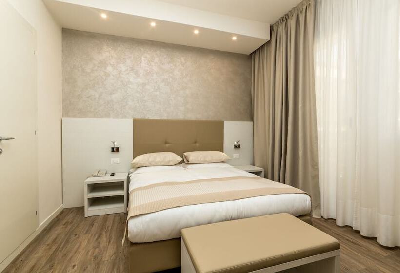 Chambre Prestige, Touring
