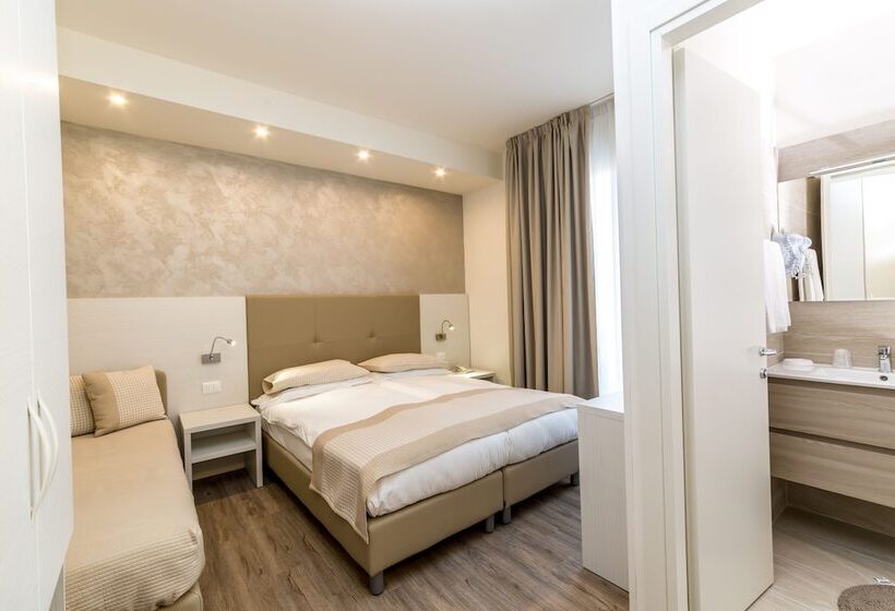 Chambre Prestige, Touring
