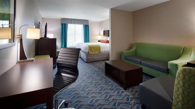 带大床的套房, Best Western Plus Hardeeville Inn & Suites