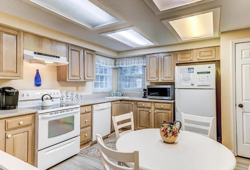 Апартаменты 2 Спальни, Evian At Shipyard By Hilton Head Accommodations