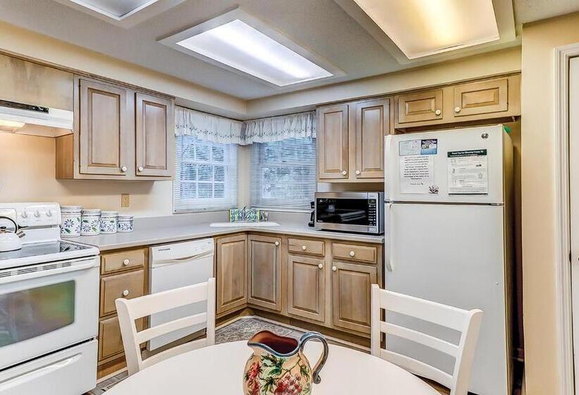Апартаменты 2 Спальни, Evian At Shipyard By Hilton Head Accommodations