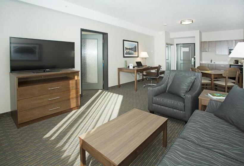 キングサイズベッドのデラックススイート, Wingate By Wyndham Calgary Airport