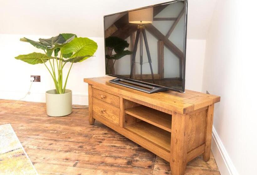 Студия Deluxe, James  Place At Brynawel