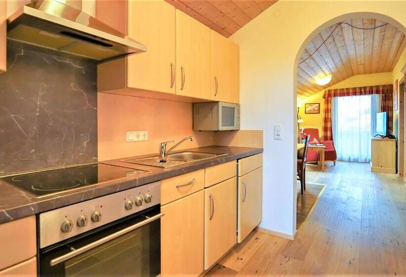 Апартаменты 2 Спальни с Балконом, Ferienhaus Und Landhaus Berger