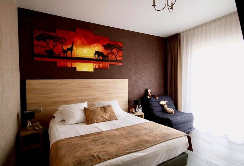 Трехместный Номер Комфорт, The Originals Boutique, Hôtel Lakeside, Biscarrosse , Lac