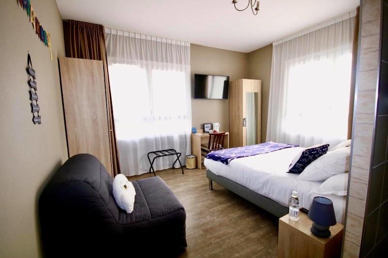 Трехместный Номер Комфорт, The Originals Boutique, Hôtel Lakeside, Biscarrosse , Lac