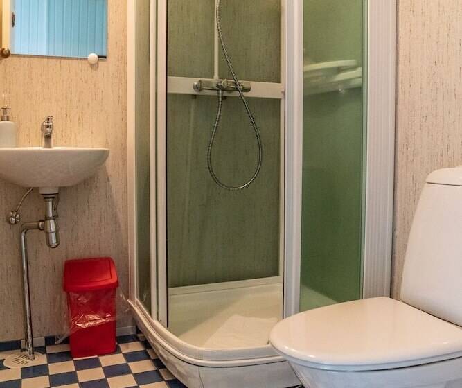اتاق استاندارد با سرویس بهداشتی مشترک, Guesthouse Isafjordur  Gamla