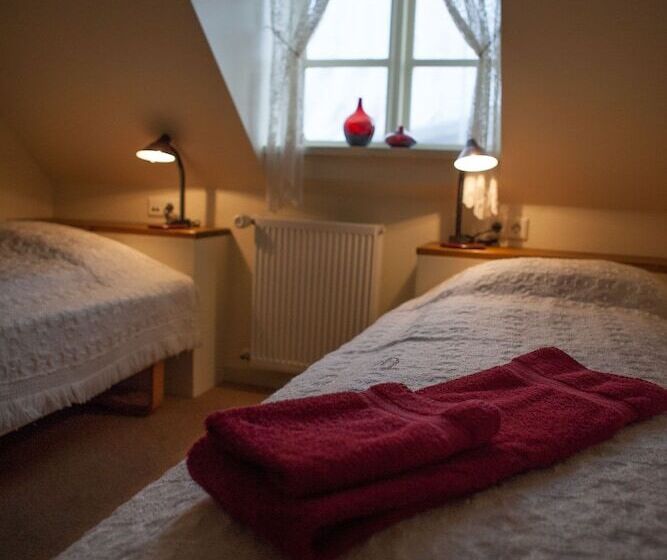 اتاق استاندارد سه تخته با سرویس بهداشتی مشترک, Guesthouse Isafjordur  Gamla
