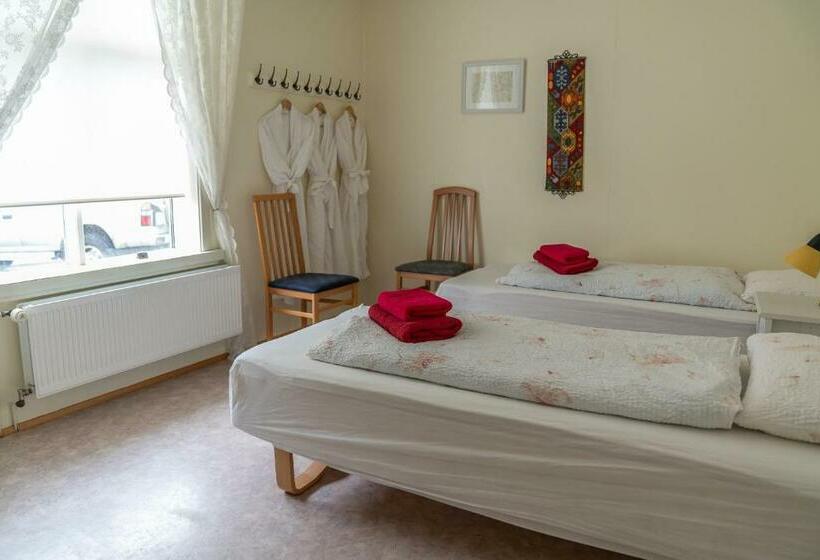 اتاق استاندارد با سرویس بهداشتی مشترک, Guesthouse Isafjordur  Gamla