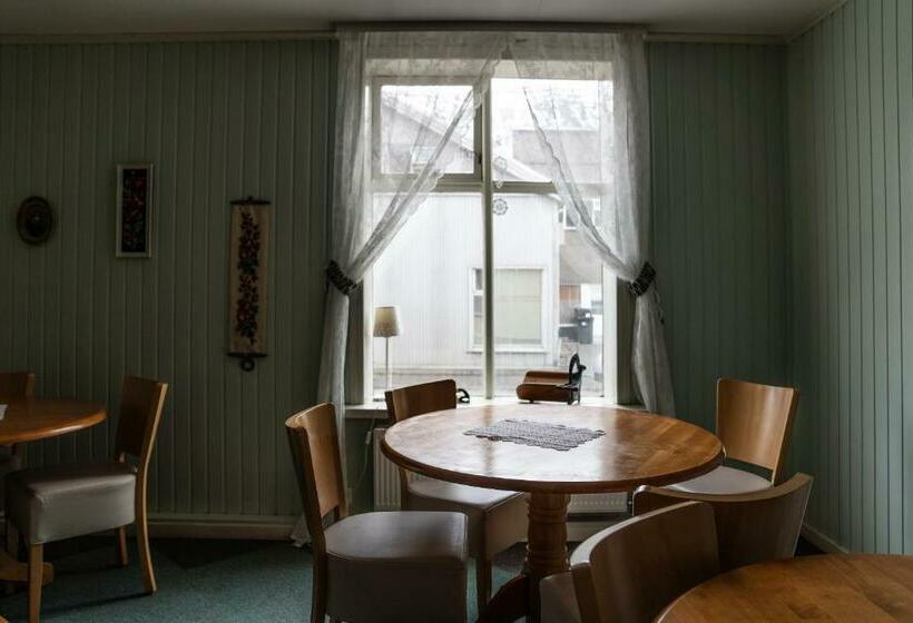 اتاق استاندارد با سرویس بهداشتی مشترک, Guesthouse Isafjordur  Gamla