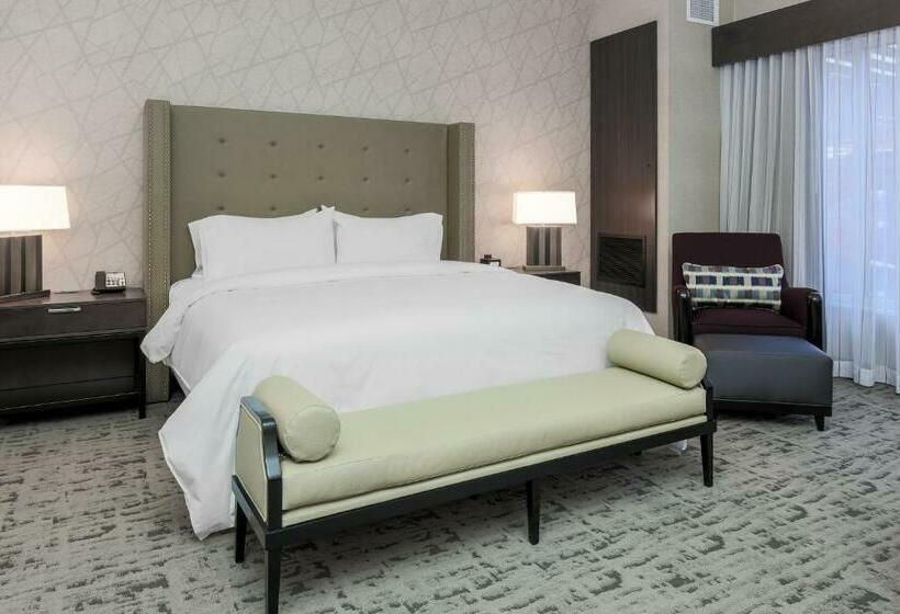 Quarto Standard Cama King para Deficientes, Doubletree By Hilton Evansville